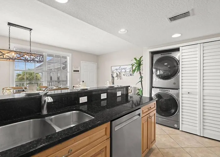 Centrally Located 3-bed I Walk Everywhere Apartment *