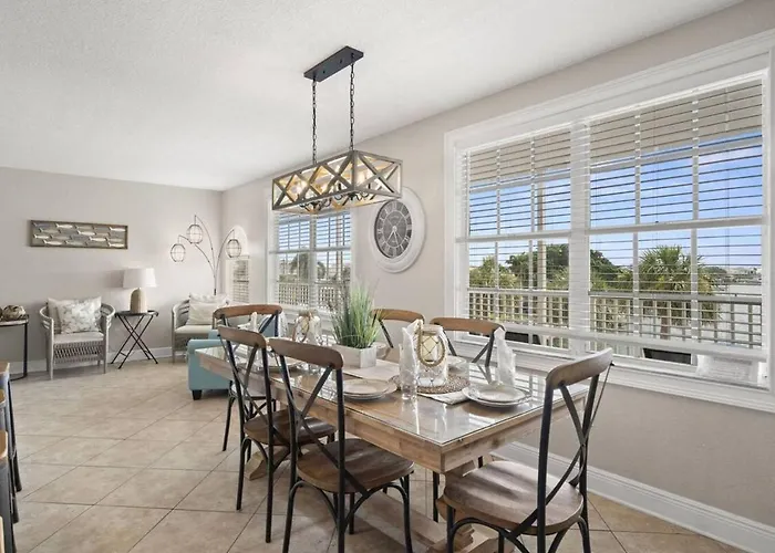 Centrally Located 3-bed I Walk Everywhere Apartment *