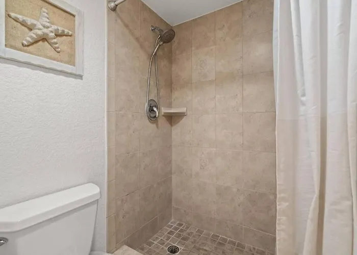 Centrally Located 3-bed I Walk Everywhere Apartment