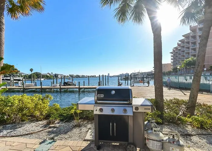 Centrally Located 3-bed I Walk Everywhere Apartment Clearwater Beach