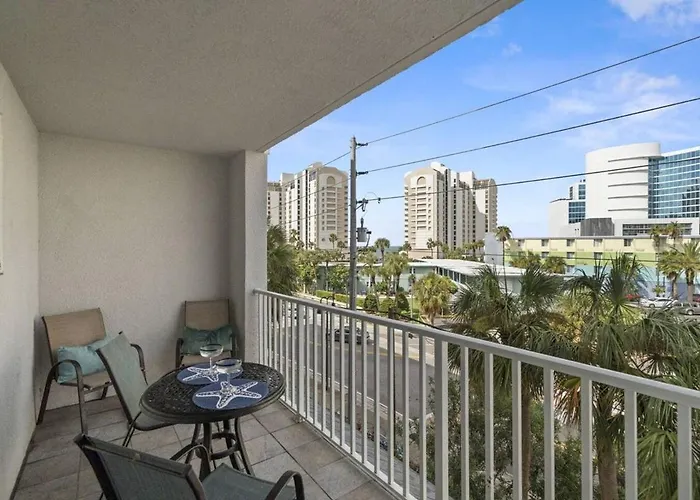 Centrally Located 3-bed I Walk Everywhere Apartment