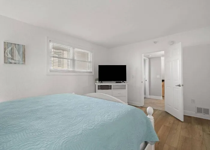 Centrally Located 3-bed I Walk Everywhere Apartment Clearwater Beach